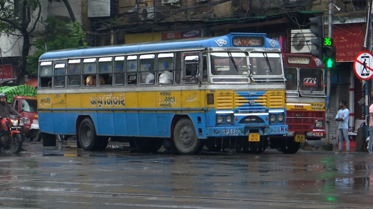 Weather Update: উত্তরবঙ্গ লাল সতর্কতা, তবে নাছোড় বৃষ্টি থেকে শীঘ্রই মুক্তি, আবহাওয়ার বদল কবে?