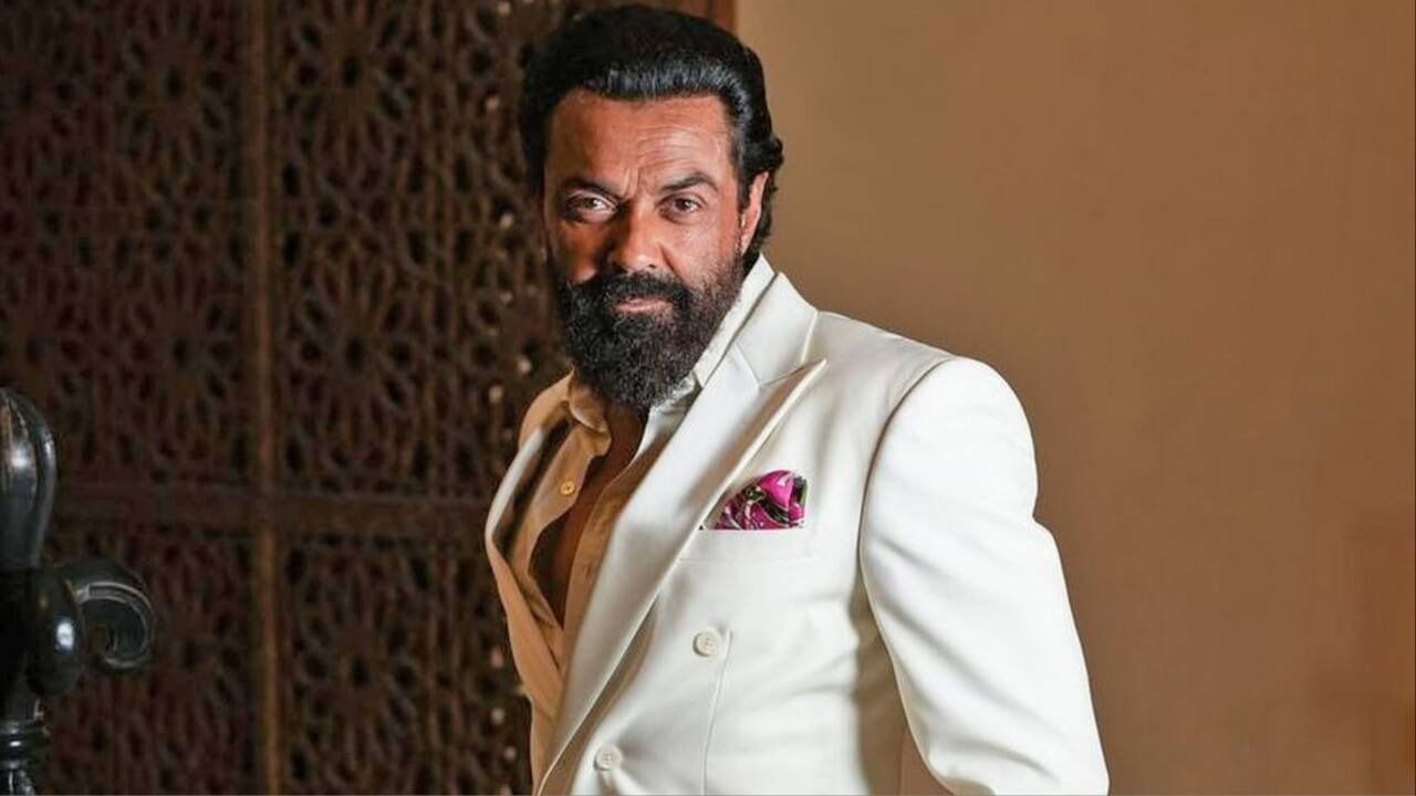 Bobby Deol: ববির এ কেমন আচরণ, ভিডিয়ো দেখে রে-রে করে উঠল নেটদুনিয়া