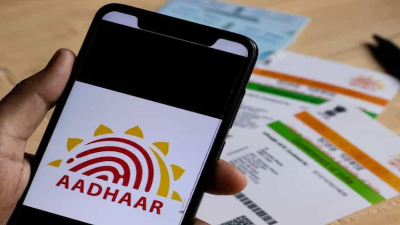 Aadhaar Card: চোখ খারাপ-আঙুল নেই, তাতেও Aadhaar কার্ড তৈরি করা সম্ভব? Aadhaar Card: চোখ খারাপ-আঙুল নেই, তাতেও Aadhaar কার্ড তৈরি করা সম্ভব?