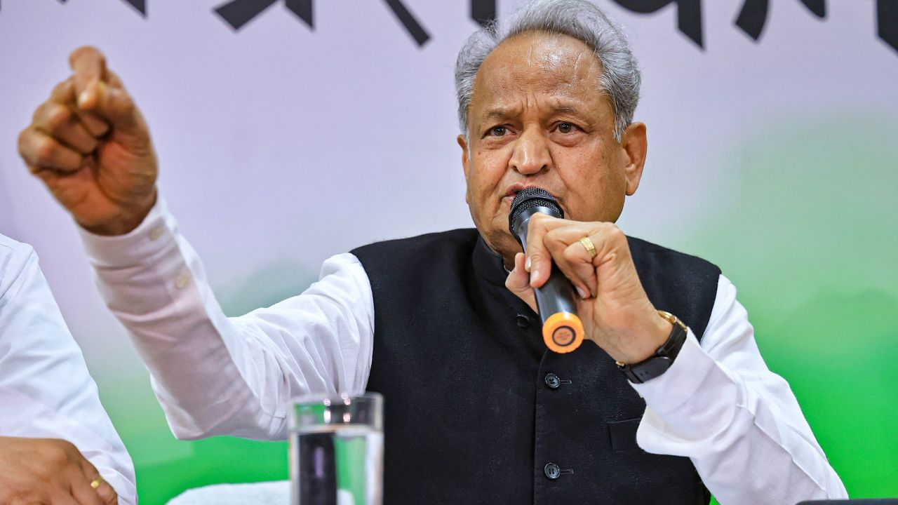 Ashok Gehlot: 'রাস্তার কুকুরের থেকেও বেশি ঘোরাফেরা করছে ইডি', বিস্ফোরক গেহলট