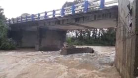 সেতুর পিলার ভাসল জলের তোড়ে, ঝাড়খণ্ডের সঙ্গে যোগাযোগ বিচ্ছিন্ন সেতুর পিলার ভাসল জলের তোড়ে, ঝাড়খণ্ডের সঙ্গে যোগাযোগ বিচ্ছিন্ন