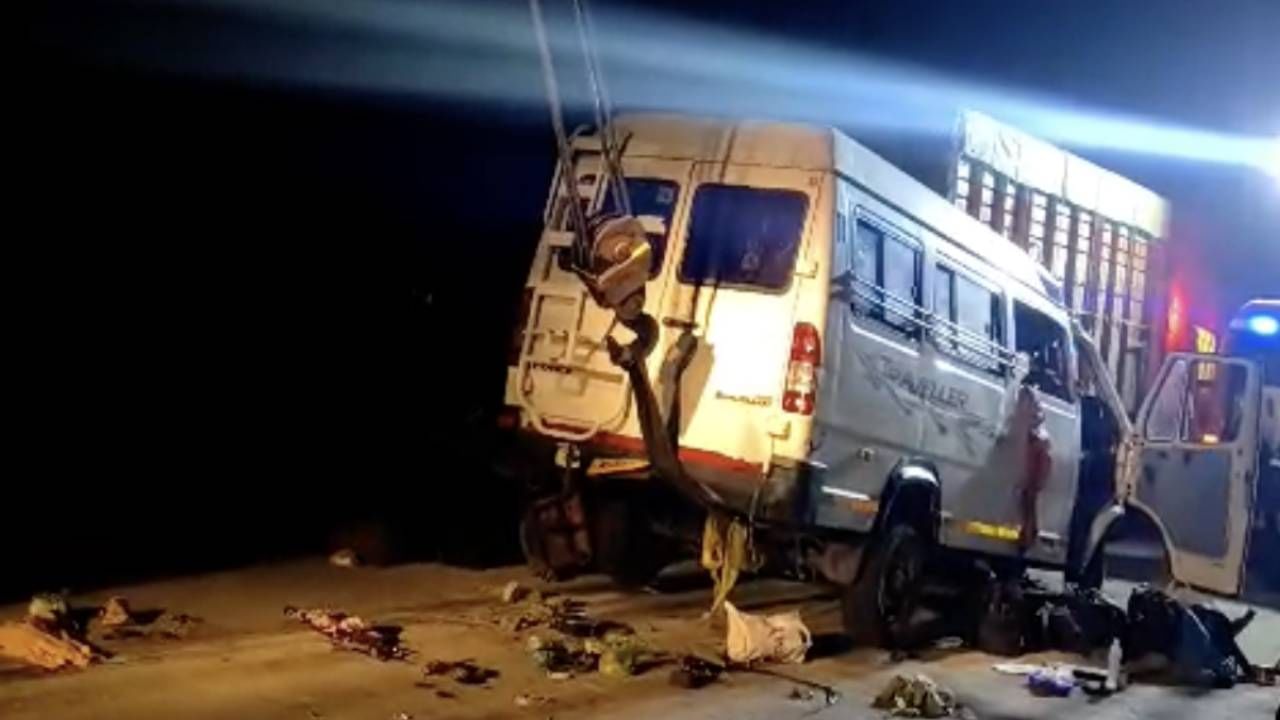 Bus Accident: নিয়ন্ত্রণে হারিয়ে কন্টেনারে ধাক্কা বাসের! মৃত ১২, আহত ২৩