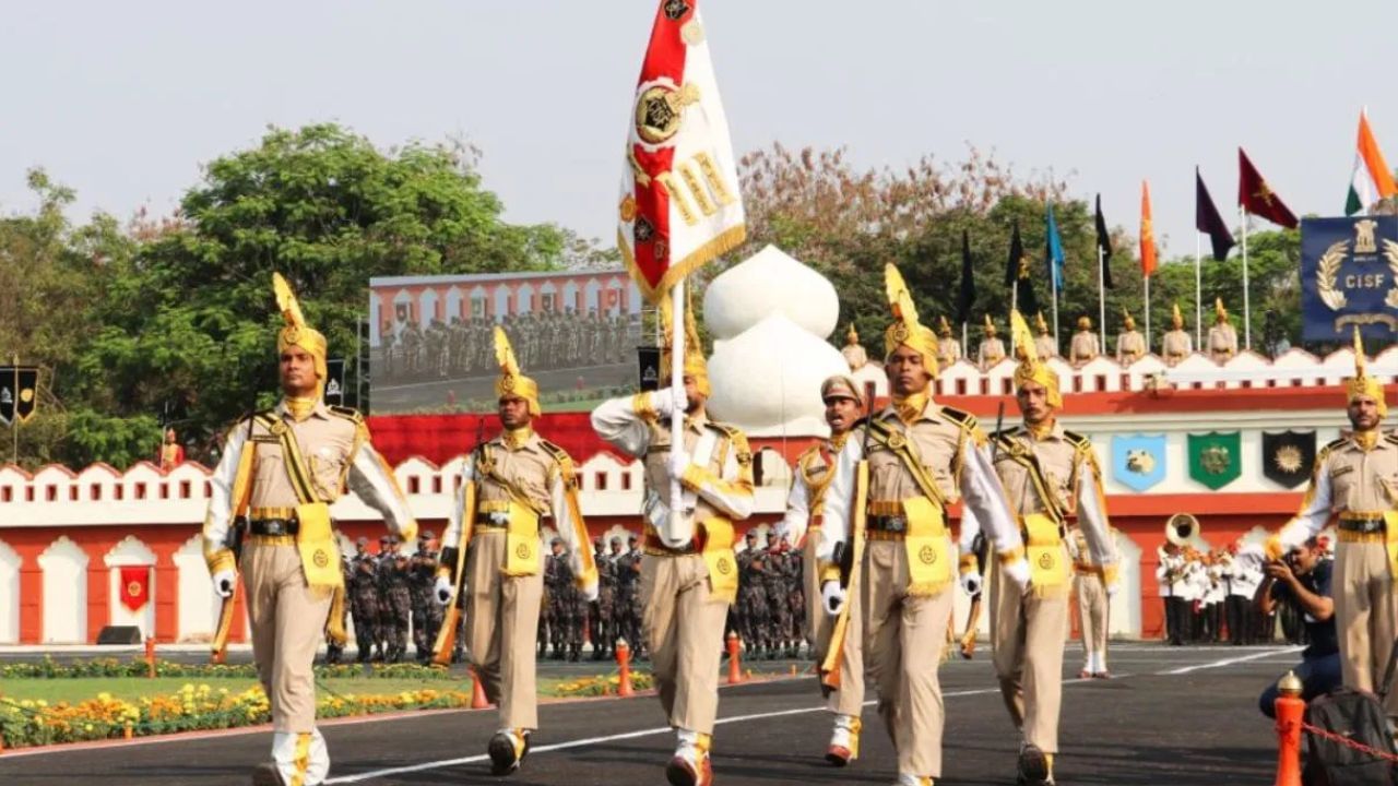 CISF Recruitment 2023: দশম ও দ্বাদশ পাশে সরকারি চাকরির সুযোগ, শীঘ্রই আবেদন করুন