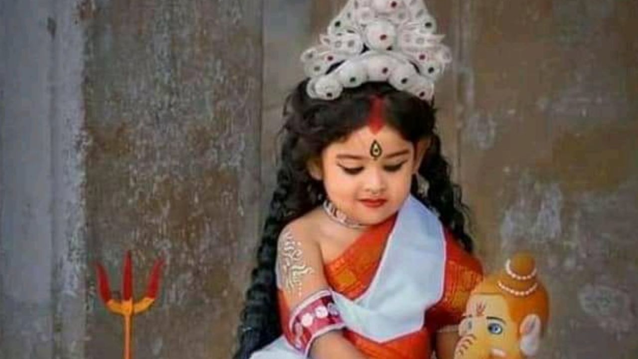 কন্যা পুজো না করলে নবরাত্রি অসম্পূর্ণ বলে মনে করা হয়। দুর্গাষ্টমী ও মহানবমীর দিনে কন্যা পুজো করার নিয়ম রয়েছে। এই সময় কন্যাদের প্রথানুযায়ী দেবী দুর্গার রূপ বলে মনে করা হয়। এই কারণে নবরাত্রির সময় এক থেকে নয়জন কন্যাকে পুজো করে ভোজন করানো হয়ে থাকে। সাধারণত ২ বছর থেকে ১০ বছর বয়সিদের মধ্যে কন্যাদের পুজো করা হয়ে থাকে। 