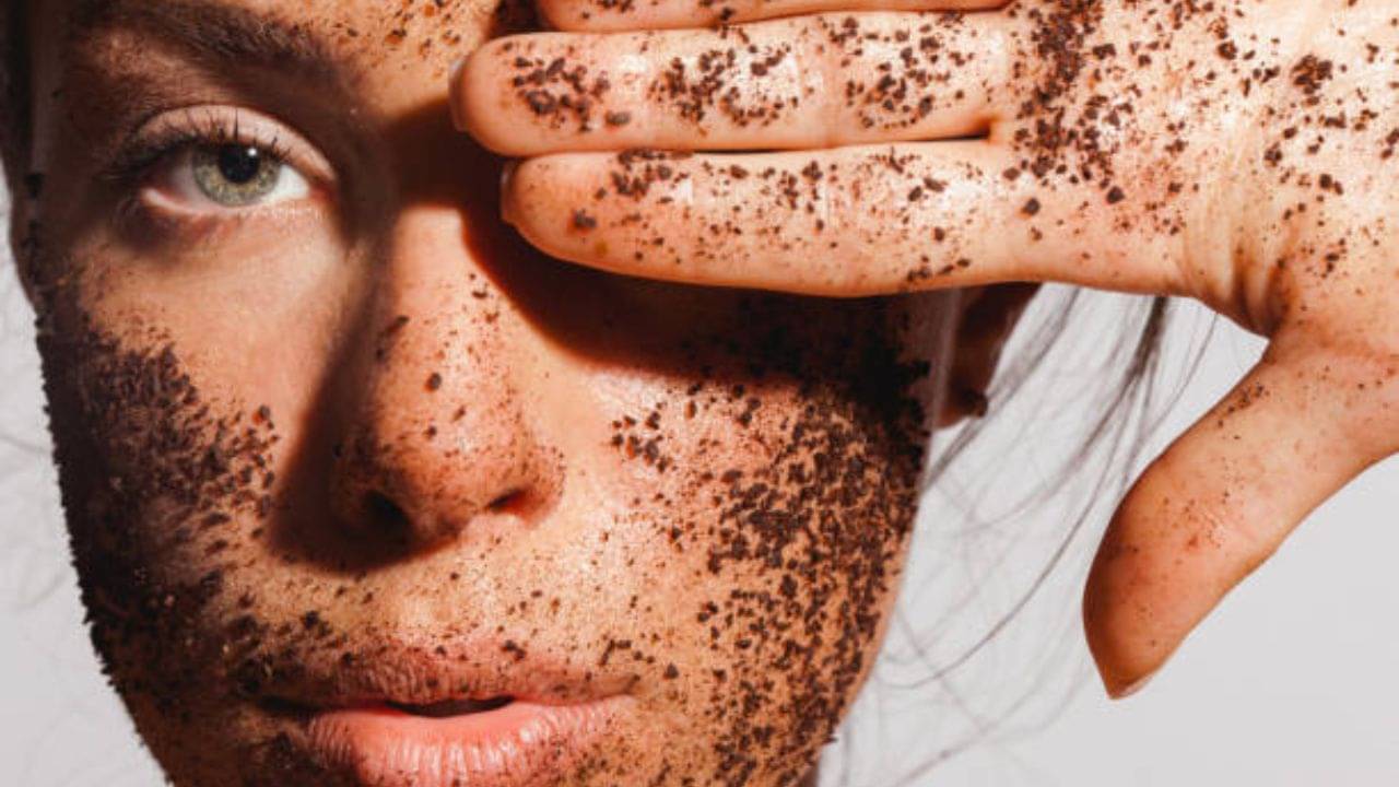 Skin Exfoliation: ত্বক এক্সফোলিয়েট করতে স্ক্রাব ছাড়া আর কোন প্রসাধনীর সাহায্য নিতে পারেন?