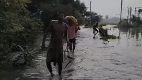 অঝোর বৃষ্টিতে বসল বাঁধ, সুন্দরবনের বাসিন্দারা প্রহর গুনছেন অঝোর বৃষ্টিতে বসল বাঁধ, সুন্দরবনের বাসিন্দারা প্রহর গুনছেন