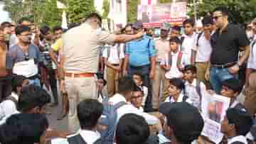 Jalpaiguri: নীল সাদা নয়, সাদা খাকি পোশাকই চাই; শতবর্ষ প্রাচীন স্কুলের ছাত্ররা অবরোধে