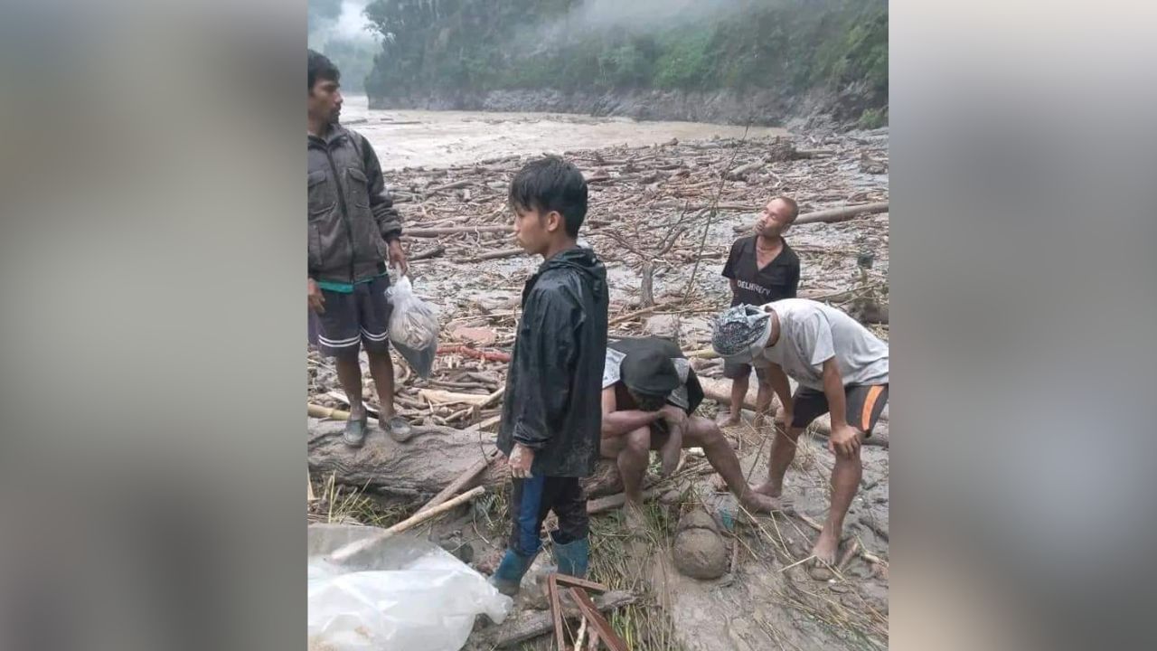 Sikkim News: ৪ দিন পর পলিমাটি খুঁড়ে জীবিত অবস্থায় উদ্ধার সেনা জওয়ান