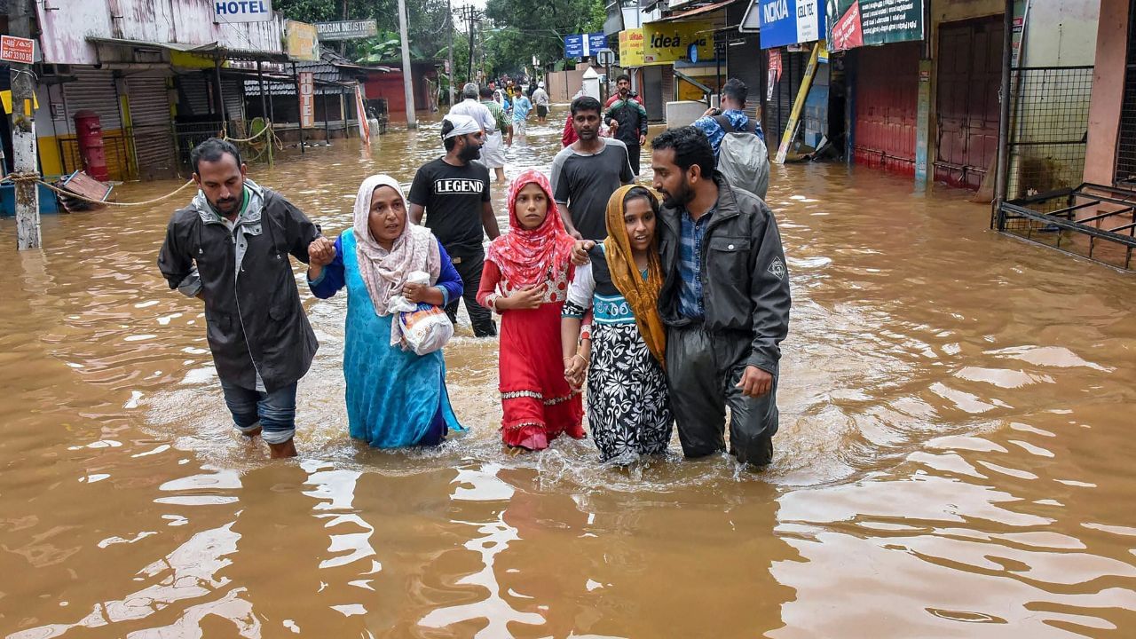 Heavy rain & Landslide: এক রাতের বৃষ্টি ও ভূমিধসে বিপর্যস্ত 'ঈশ্বরের নিজের দেশ', বানভাসি তিরুবনন্তপুরম