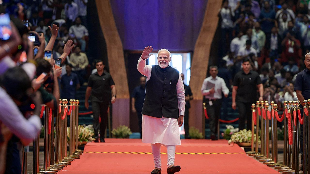 PM Narendra Modi: '২০১৪-তেই পুরনো ফোন ফেলে দিয়েছিল মানুষ', কংগ্রেসকে খোঁচা প্রধানমন্ত্রীর