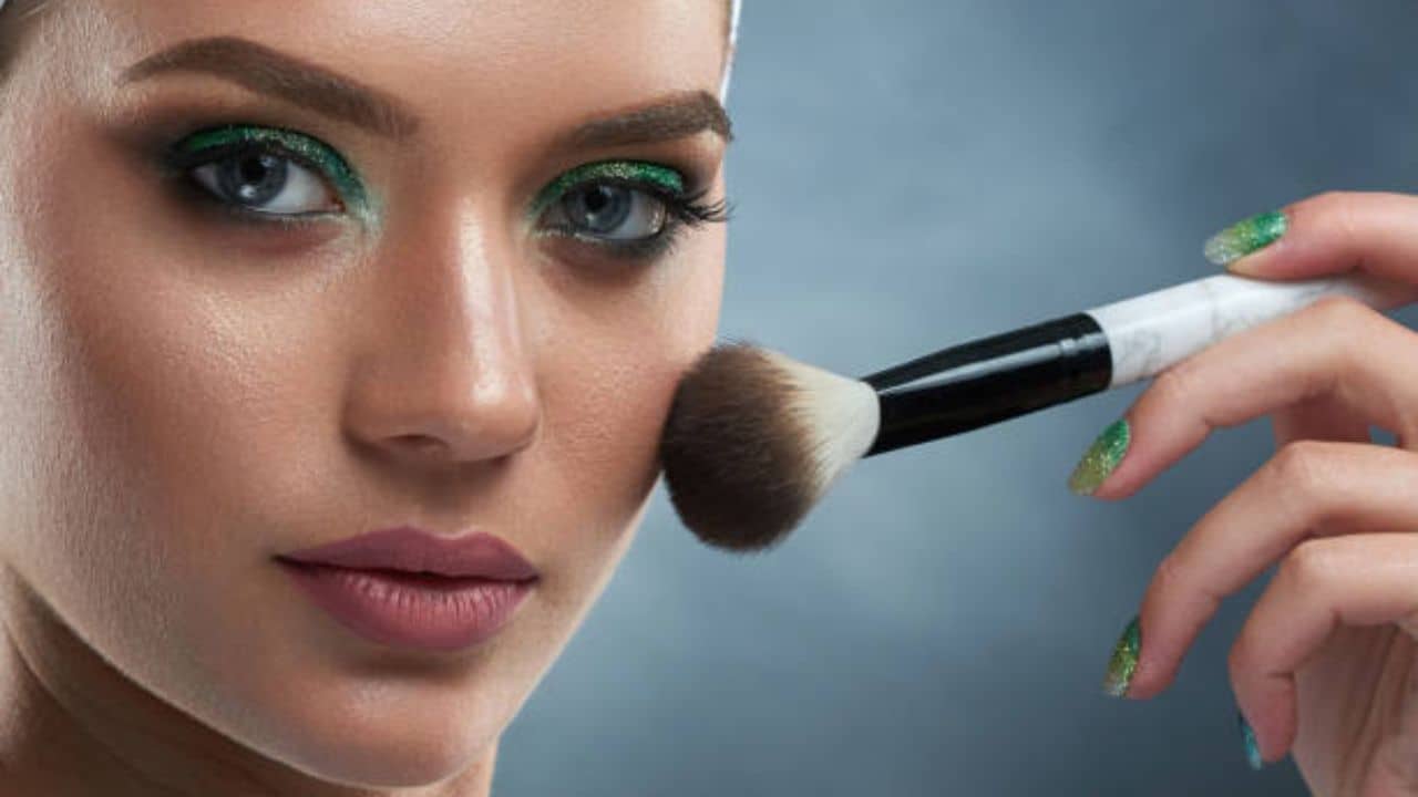 Navami Skin Care Tips: নবমীতে ভারী সাজবেন? মেকআপ শুরুর আগে যে ৫ উপায়ে ত্বকের যত্ন নেবেন