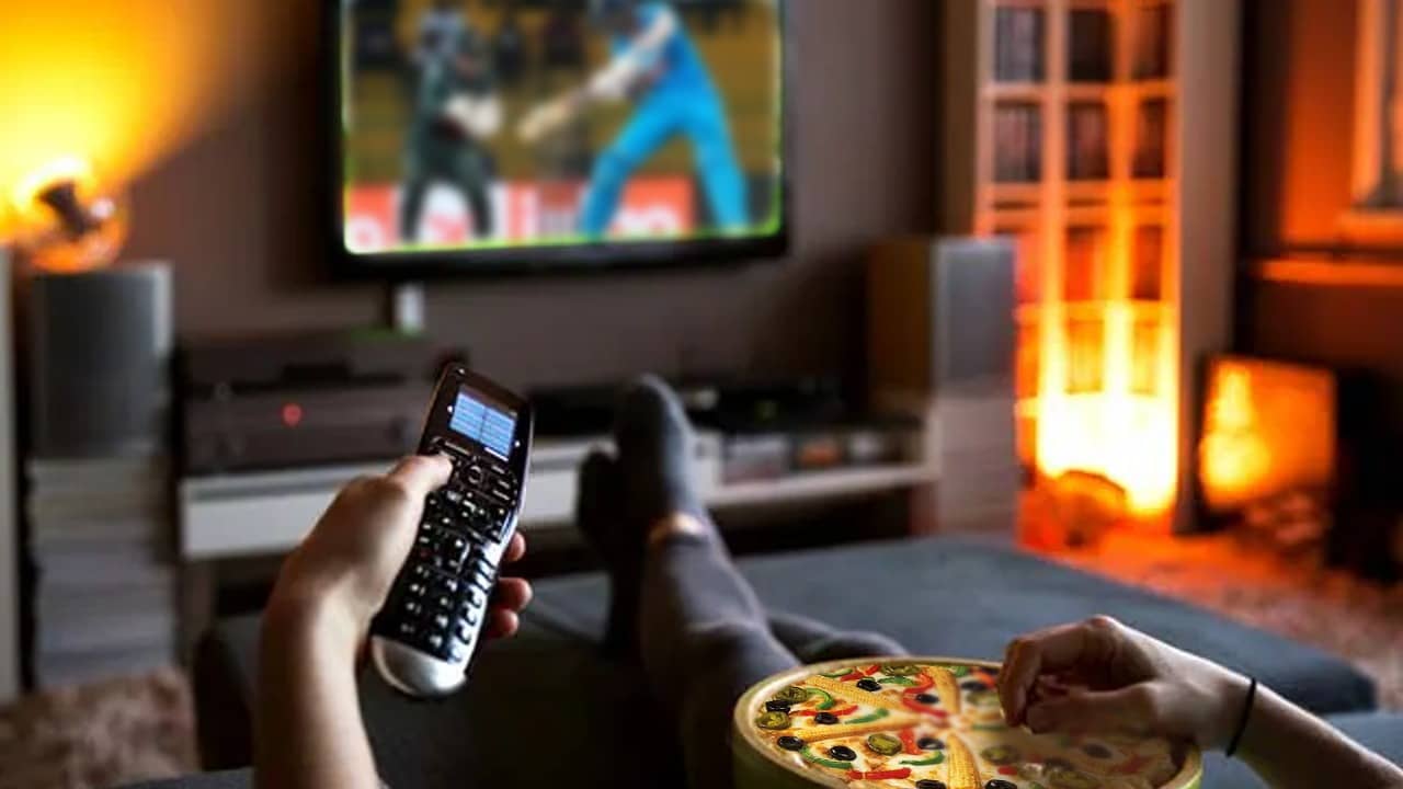 Dominos Offer: ক্রিকেট বিশ্বকাপের মজা হবে দ্বিগুণ, হাফ দামে ডোমিনোজের পিৎজা খেতে খেতে ম্যাচ দেখুন