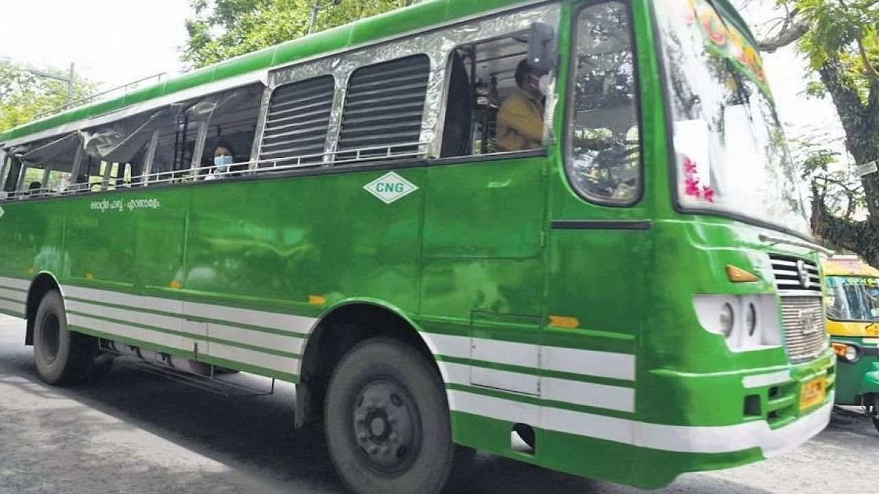 Odisha news: বাস চালাতে-চালাতে হৃদরোগে আক্রান্ত, মৃত্যুর মুহূর্তেও 'হিরো'-র মতো ৪৮ যাত্রীর প্রাণ বাঁচালেন