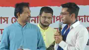 Rajib Banerjee: বহুদিন পর রাজীব ফুটল বঙ্গ তৃণমূলে, ধরনা মঞ্চে মাইক হাতে অভিষেকের পাশেই...