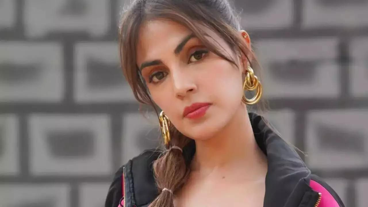 Rhea Chakraborty: সুশান্তকে ভুলে ফের প্রেম করছেন রিয়া চক্রবর্তী; সামনেই নাকি বিয়ে