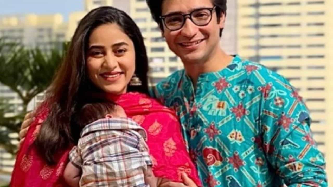 Gaurav-Ridhima: মহা সপ্তমীতেই ছেলে ধীরকে সকলের সামনে আনলেন গৌরব-ঋদ্ধিমা Gaurav-Ridhima: মহা সপ্তমীতেই ছেলে ধীরকে সকলের সামনে আনলেন গৌরব-ঋদ্ধিমা