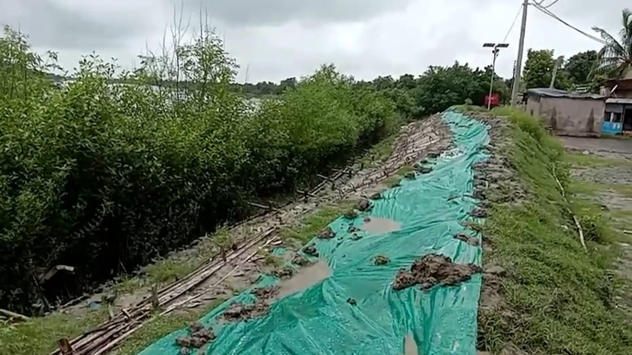 Sundarbans Heavy Rain: ৩০০ ফুটে বাঁধ গেল বসে