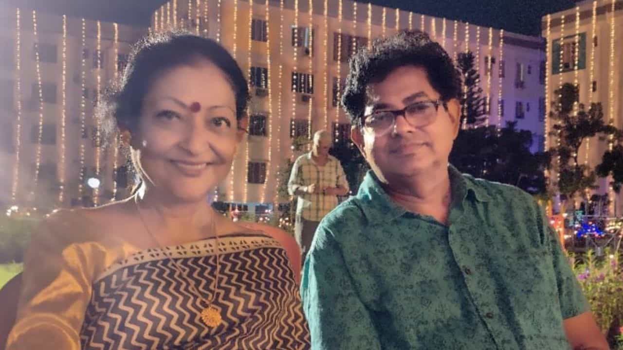 Shankar Chakraborty: 'তোমায় দেখতে পাই না', ষষ্ঠীর ছবি শেয়ার করে স্ত্রীর বিরহে শঙ্কর Shankar Chakraborty: 'তোমায় দেখতে পাই না', ষষ্ঠীর ছবি শেয়ার করে স্ত্রীর বিরহে শঙ্কর