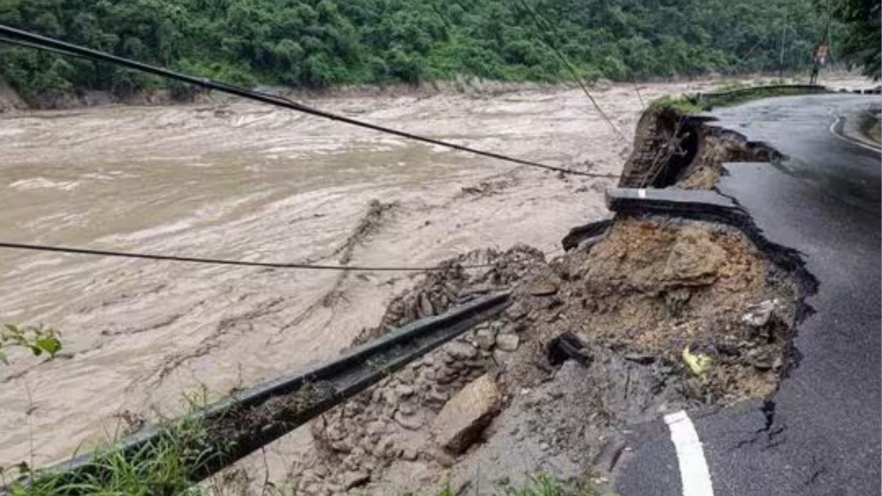 Sikkim disaster: ভয়াল তিস্তার গহ্বরে চলে গিয়েছে ১২০০ মেগা ওয়াটের জলবিদ্যুৎ প্রকল্প, হাড়হিম অভিজ্ঞতা