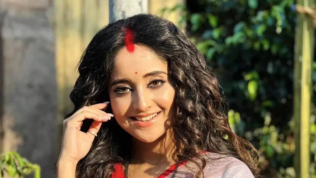 Soumitrisha Kundu: আজ শুটিং বাতিল, ঘুম থেকে না ওঠার শত বাহানা সৌমিতৃষার