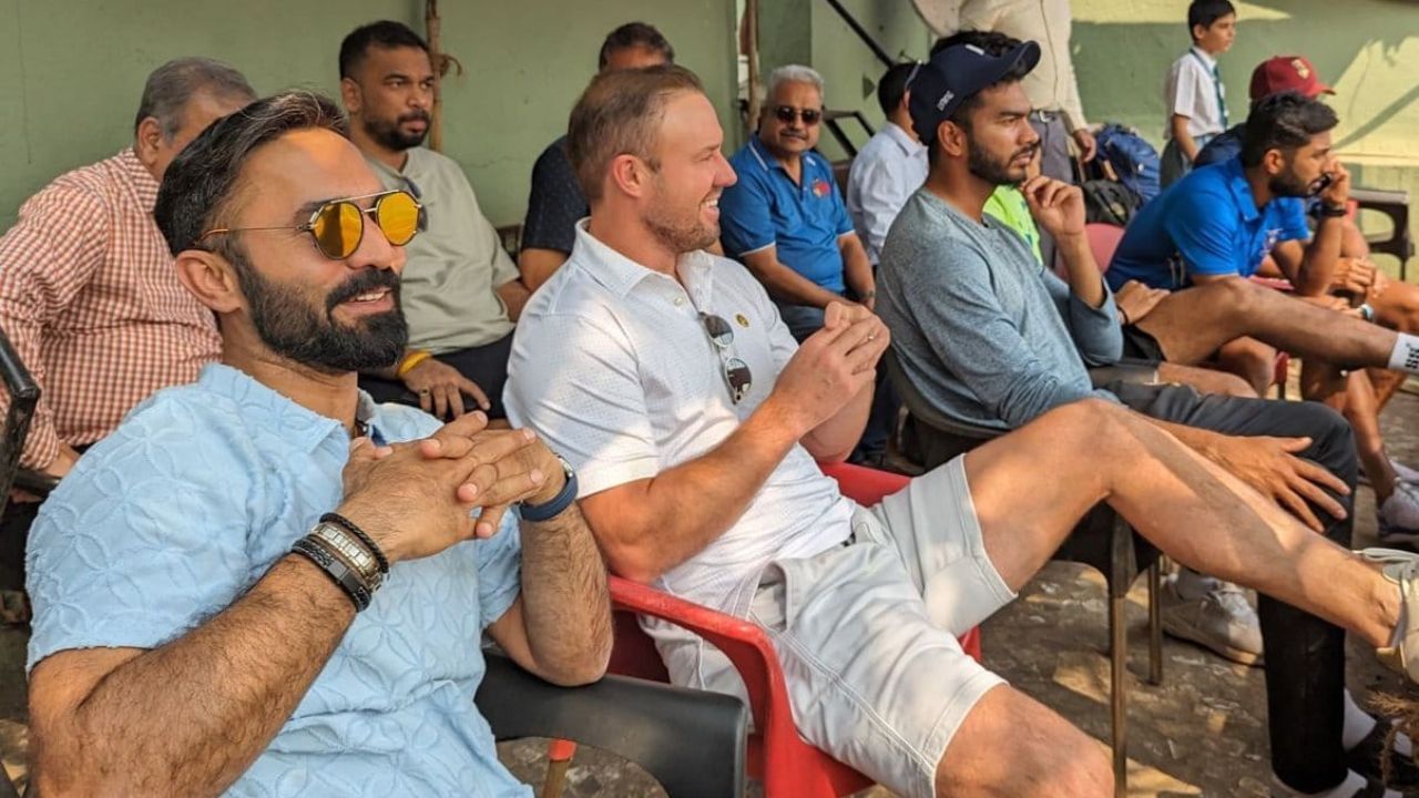 Ab De Villiers, Dinesh Karthik, Rahul tripathi and Venkatesh Iyer together watching an Inter school match in Mumbai