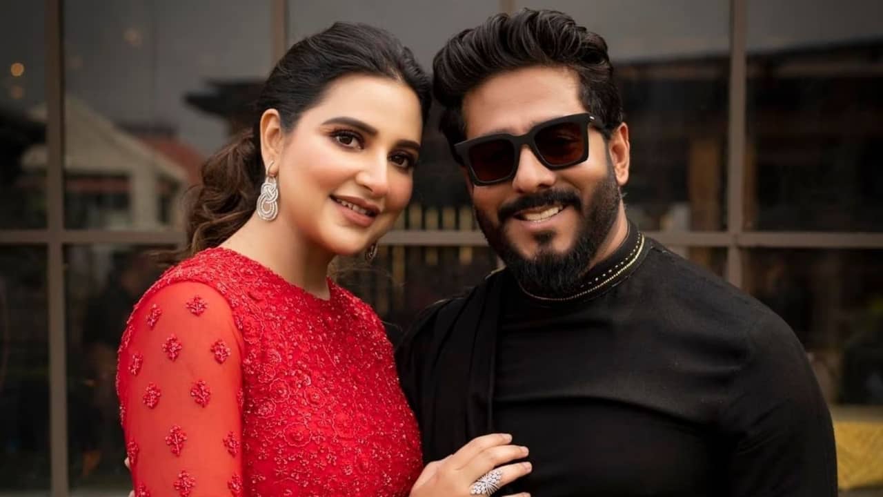 গোটা টলিউডকে সাক্ষী রেখে গঙ্গাপাড়ে চুটিয়ে প্রেম রাজ-শুভশ্রীর