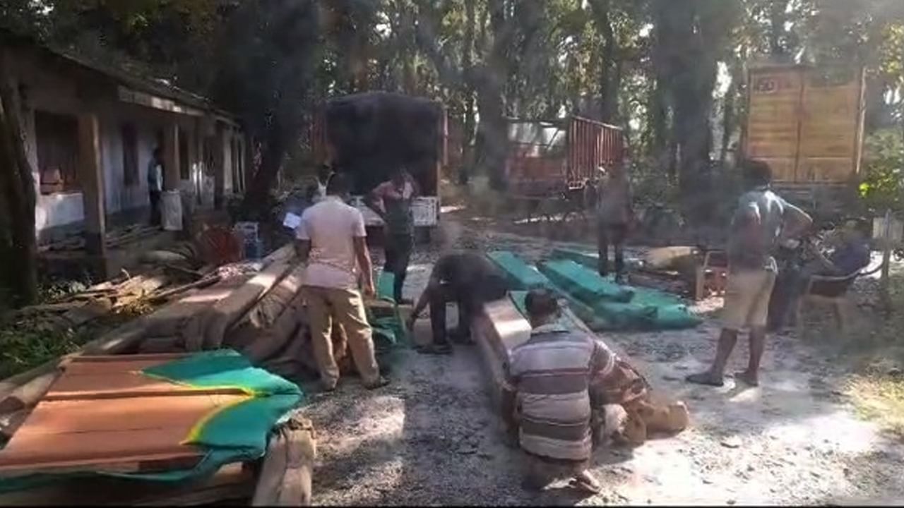 Alipurduar Burmese Teakwood Recovery: ৮ লাখের চোরাই কাঠ, যাচ্ছিল দিল্লি...