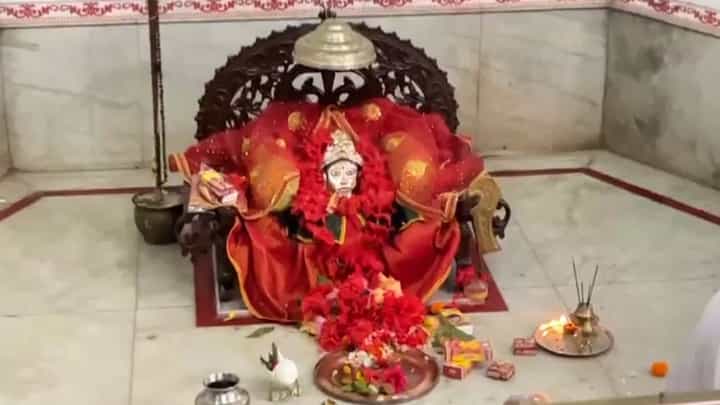 Kali Pujo2023: বালুরঘাটে আকর্ষণ বুড়া কালীর পুজো Kali Pujo2023: বালুরঘাটে আকর্ষণ বুড়া কালীর পুজো