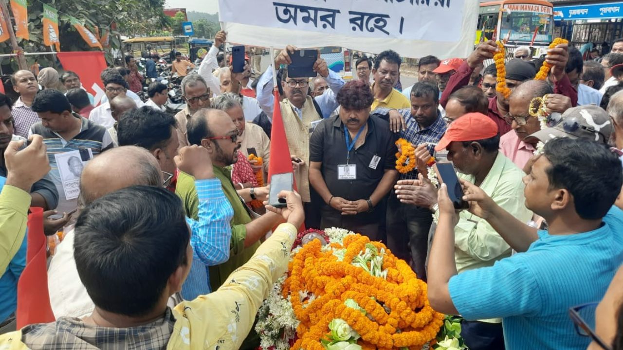 Basudeb Achariya: কমরেড অমর রহে! বাঁকুড়ার মাটি স্পর্শ করল প্রয়াত বাসুদেব আচারিয়ার শকট