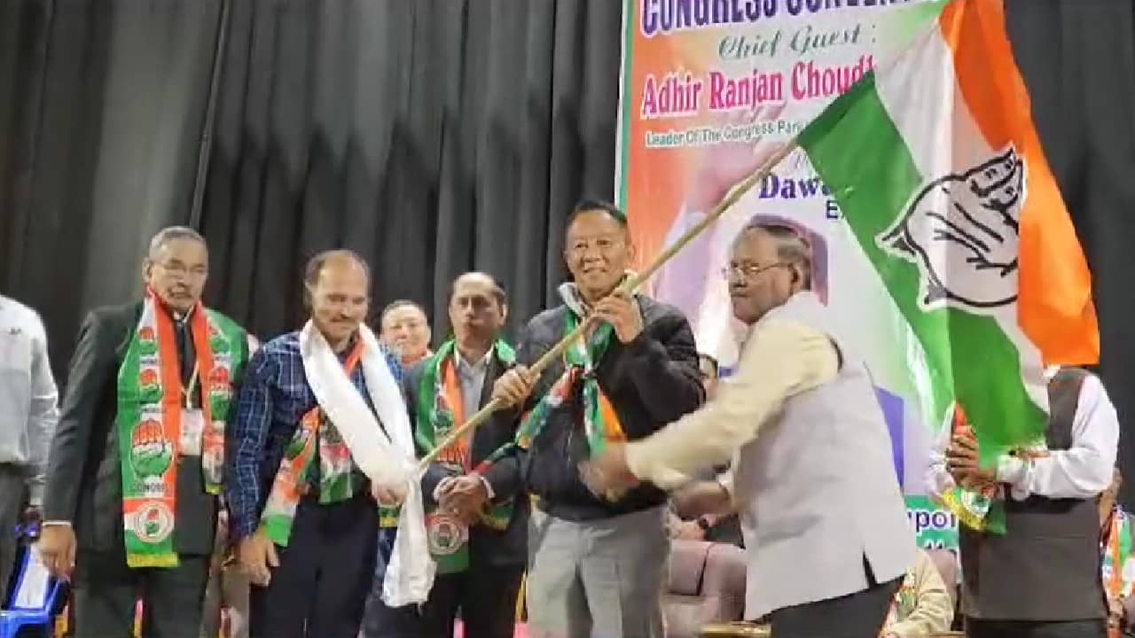 Binay Tamang: পাহাড়ে পালাবদল! তিন দল ঘুরে অধীরের হাত ধরে কংগ্রেসে বিনয় তামাং