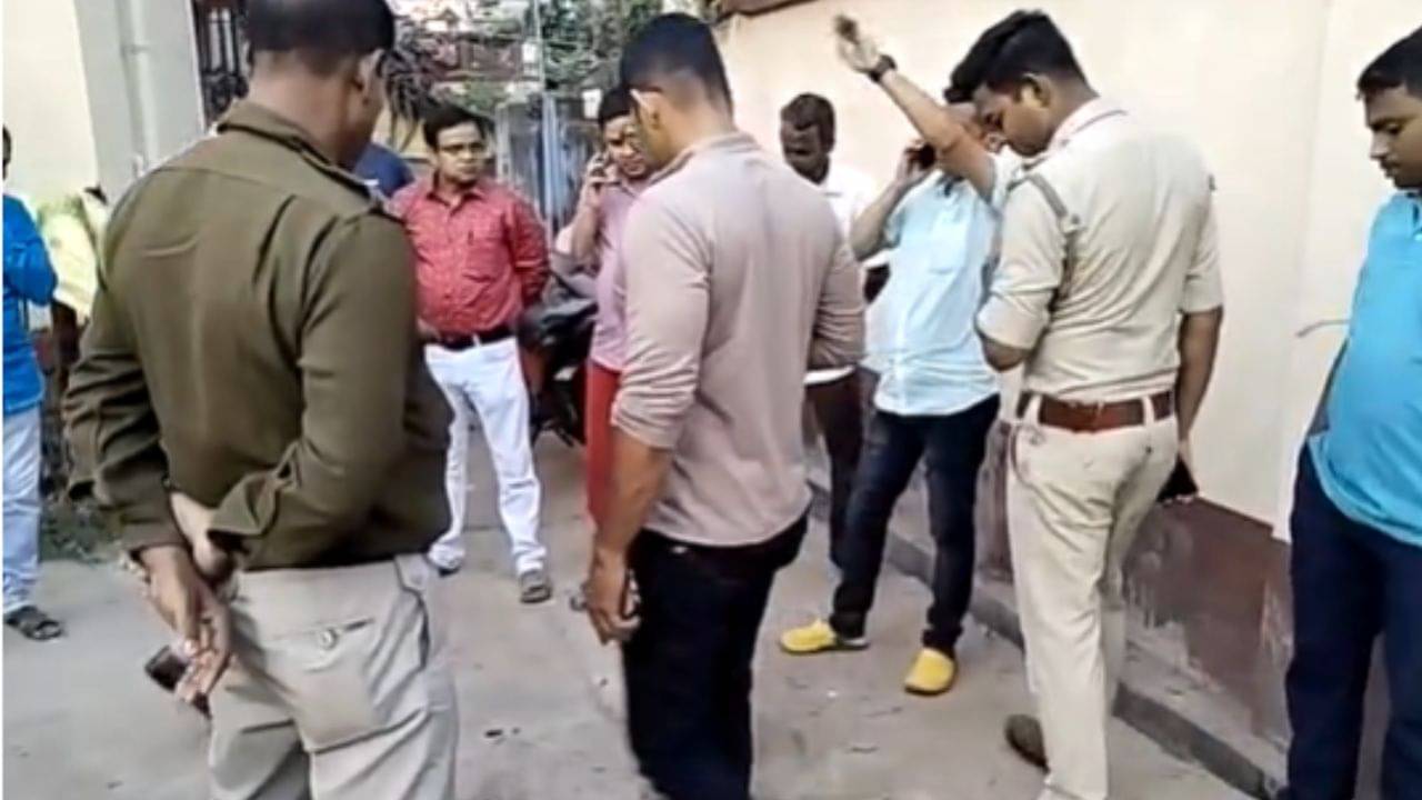 Birbhum: গায়ে নেই সুতোটুকুও, উলঙ্গ অবস্থায় ঘরের বৌকে দেখে চোখ নামাল পরিবার