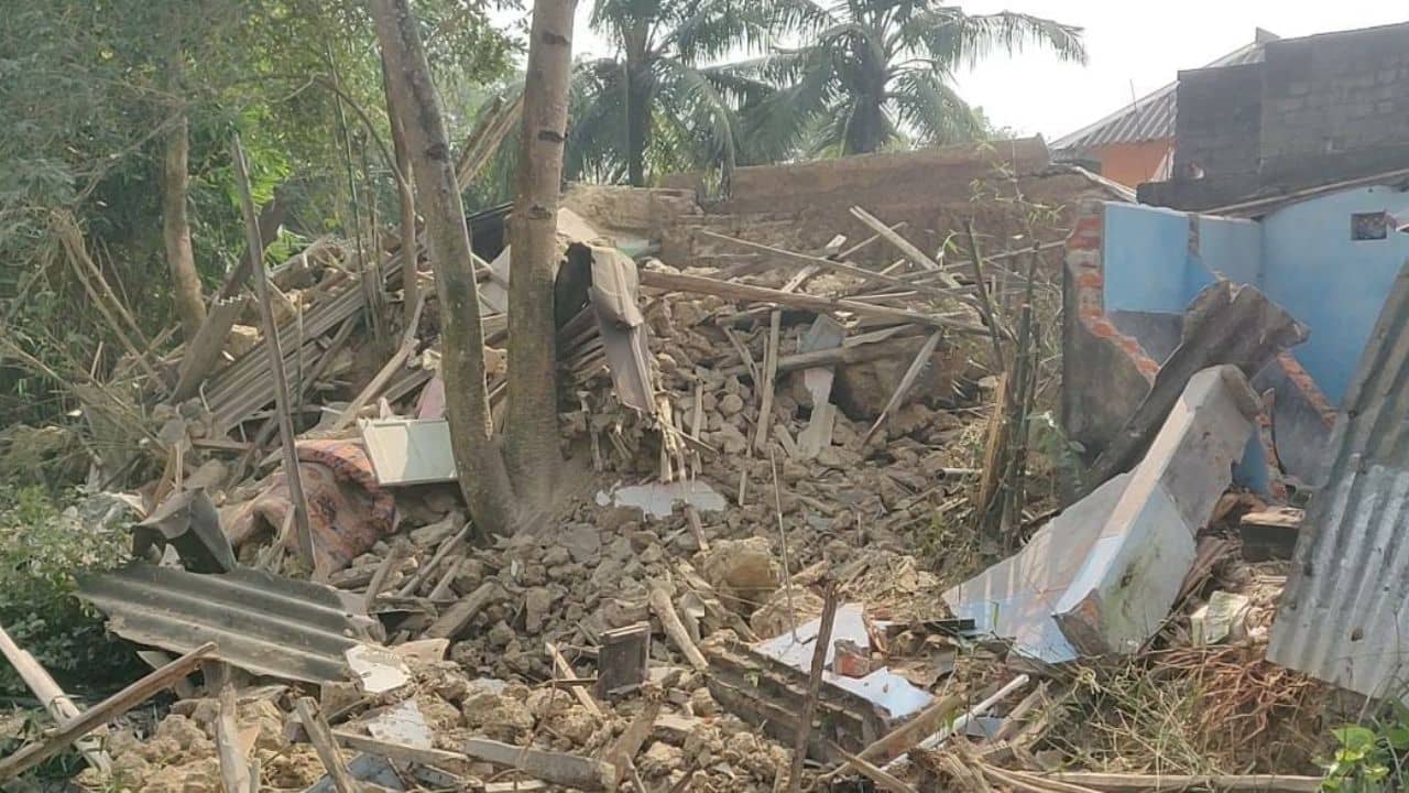 Purbo Burdwan: আবাসের আবেদন করেও রিজেক্টেড, মাটির দোতলা বাড়িতে মর্মান্তিক ঘটনা