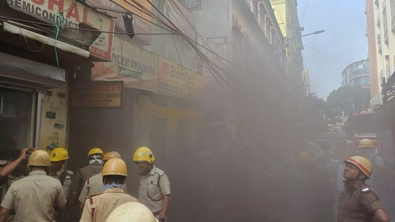 Chadni Chowk Fire: দীপাবলির আগেই চাঁদনি চকে আগুন, কালো ধোঁয়ায় ঢেকেছে এলাকা, সরানো হয়েছে বাসিন্দাদের