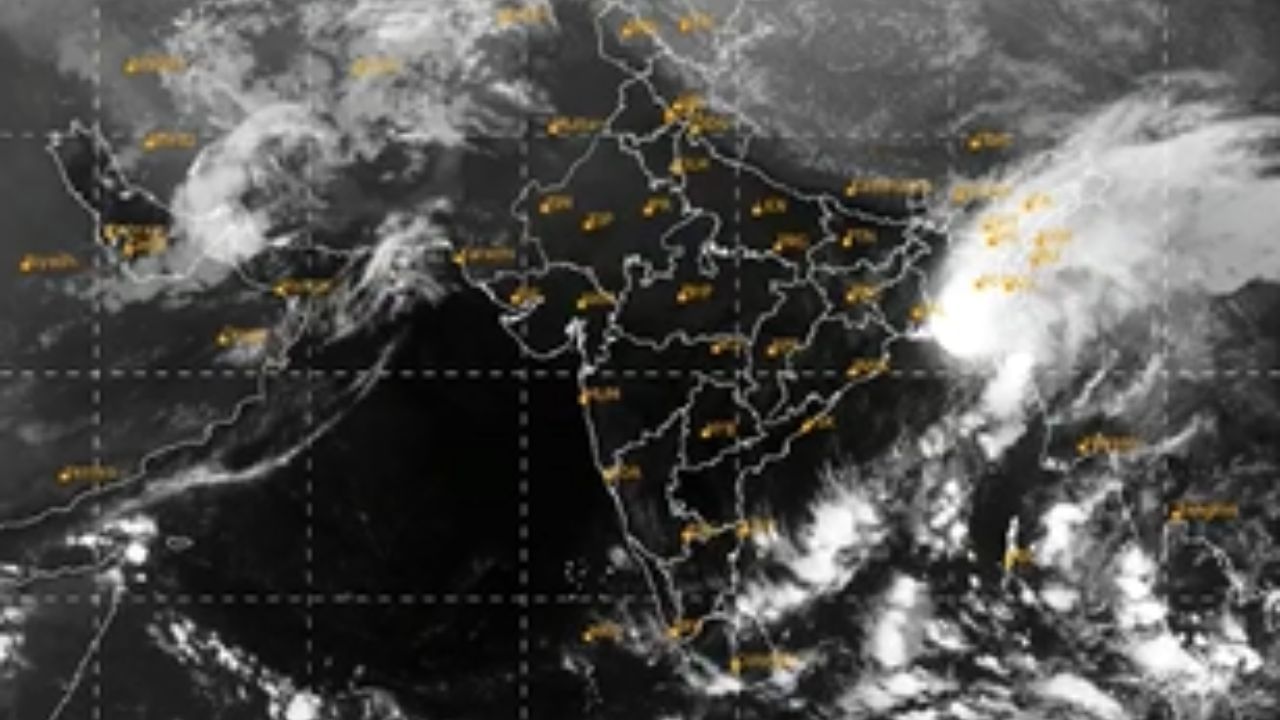 Cyclone Midhili: ঘূর্ণিঝড় মিধিলির ল্যান্ডফল, আগামী ৩ ঘণ্টা চলবে তাণ্ডব