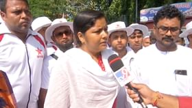 CPIM-এও কি অভিষেক ‘মডেল’? ২০০০ কিলোমিটার হাঁটবেন এবার মীনাক্ষী CPIM-এও কি অভিষেক ‘মডেল’? ২০০০ কিলোমিটার হাঁটবেন এবার মীনাক্ষী