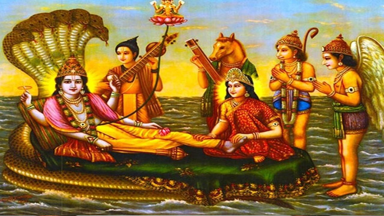 হিন্দুধর্ম মতে, আষাঢ় মাসের শুক্লপক্ষের একাদশীতে নিদ্রায় যান ভগবান বিষ্ণু। নিদ্রাভঙ্গ হয় কার্তিক মাসের শুক্লপক্ষের এই একাদশীতে। পৌরাণিক কাহিনি মতে, এই একাদশীর দিন ৪ মাস পর ক্ষীরসাগর থেকে নিদ্রাভঙ্গ করেন বিষ্ণুদেব। এই চারমাস তাই কোনও শুভ কাজ পালন করা হয় না। দেবস্থানে একাদশীর পর থেকেই শ্রীহরি জেগে উছলে সমস্ত ধর্মীয় ও শুভ কাজ শুরু হয়। এদিন তুলসী বিবাহও হয়ে থাকে।