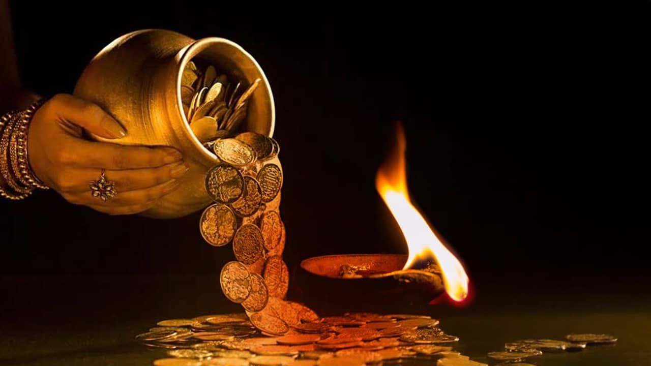 Dhanteras 2023: ধনতেরসে কখন কিনবেন সোনা-রূপার গয়না? সৌভাগ্য ফেরাতে এই সময় করুন লক্ষ্মী পুজো