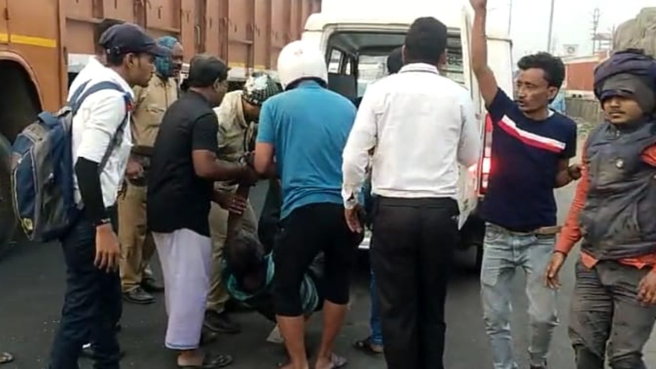 Domjur Accident: ভোরের ঝিমুনি কাটতেই ডোমজুড়ের লোক দেখল রাস্তার ছড়িয়ে ছিটিয়ে কয়েকটা রক্তাক্ত শরীর...