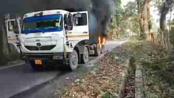 Jalpaiguri: রাস্তায় দাউদাউ করে জ্বলছে পাথর বোঝাই ডাম্পার, জোর শোরগোল ক্রান্তিতে