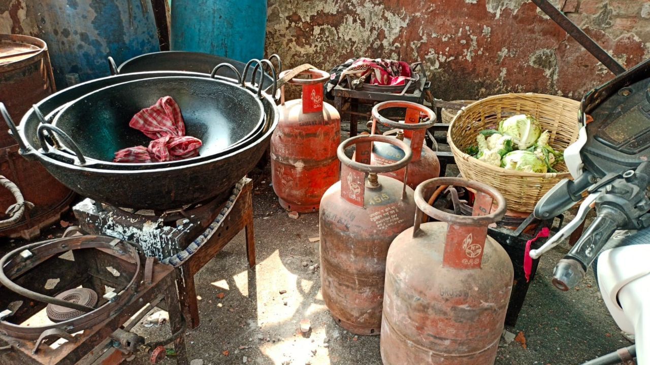 Durgapur: কড়াই থেকে ছিটকে পড়ে ফুলকপি, ক্ষতবিক্ষত-রক্তাক্ত রাঁধুনিরা, ক্যাটারিংয়ের দোকানে ভয়ঙ্করকাণ্ড