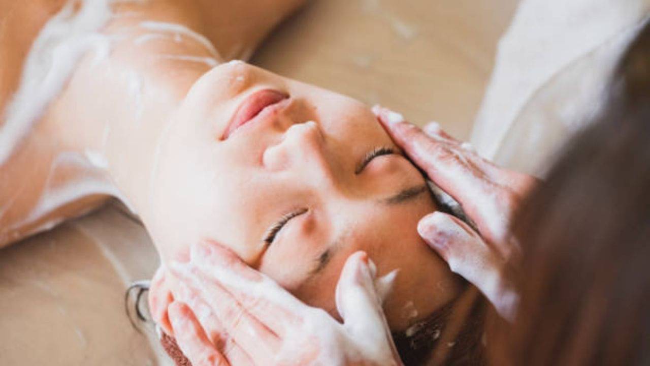 Facial Kit: সামনেই বিয়ে বাড়ি? রাতারাতি ত্বকের জেল্লা বাড়াতে কোন ফেসিয়াল করাবেন, রইল টিপস