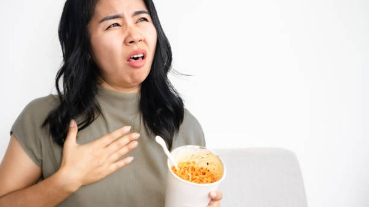 Dysphagia তাড়াহুড়োয় খেতে গিয়ে অনেক সময়ই গলায় খাবার আটকে যায়