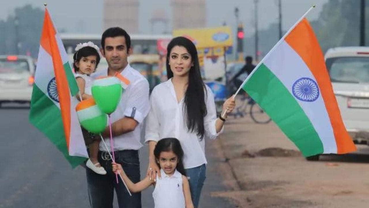 গম্ভীর তখন কেরিয়েরের মধ্যগগনে। নাতাশাও মন দিয়েছিলেন নিজেকে তৈরির কাজে। তবে তাঁর ফাঁকে সময় কাটাতেন দু'জন। (ছবি:X)