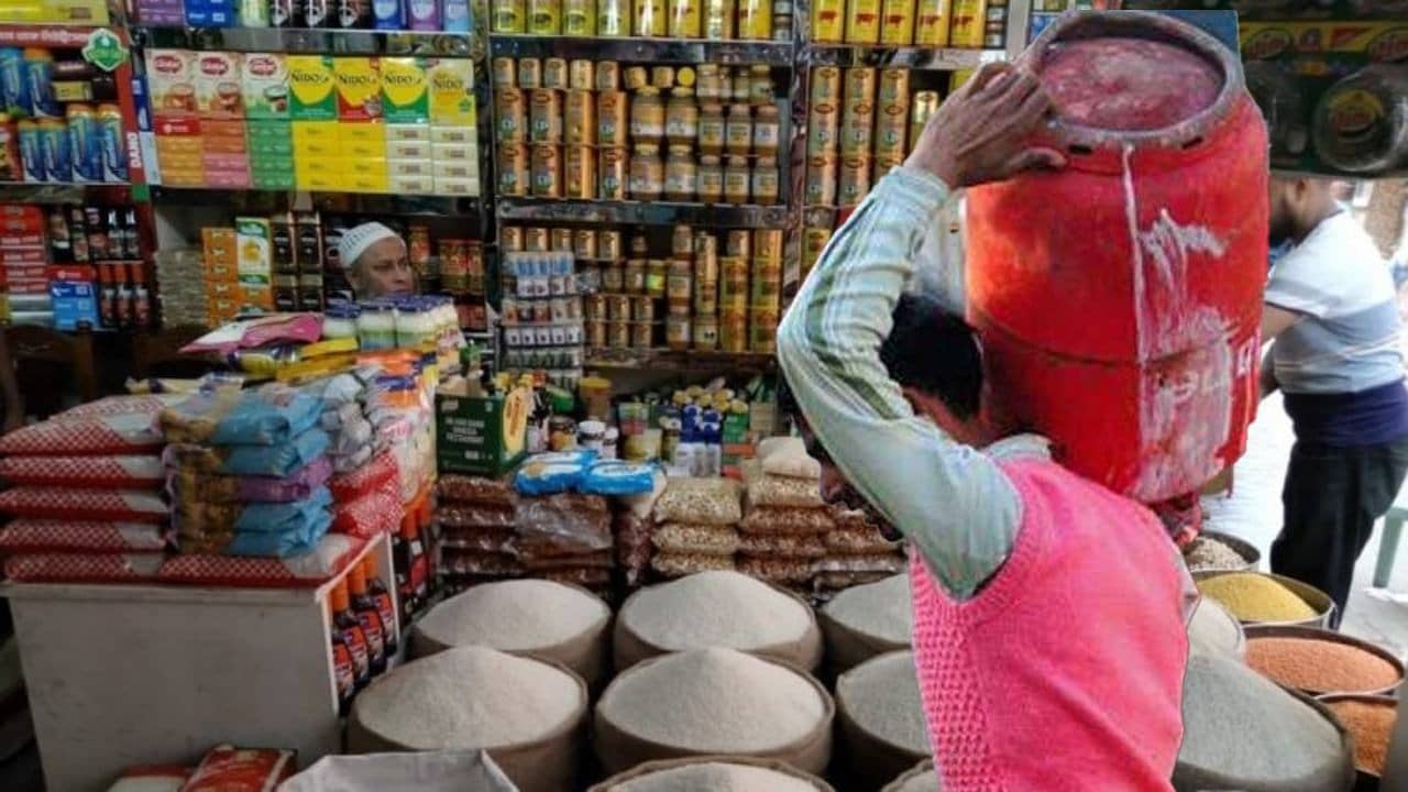 Kolkata: গ্যাস সিলিন্ডারের সঙ্গে এবার মিলবে মুদির দোকানের মাল, আনবেন ডেলিভারি ম্যানরা