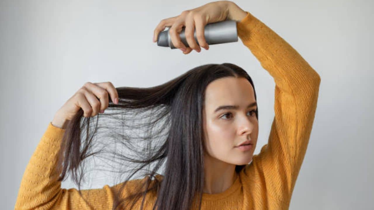 Dry Shampoo: বাজারচলতি ড্রাই শ্যাম্পুতে হতে পারে ক্যানসার, কিন্তু হোমমেডে মিলবে উপকার