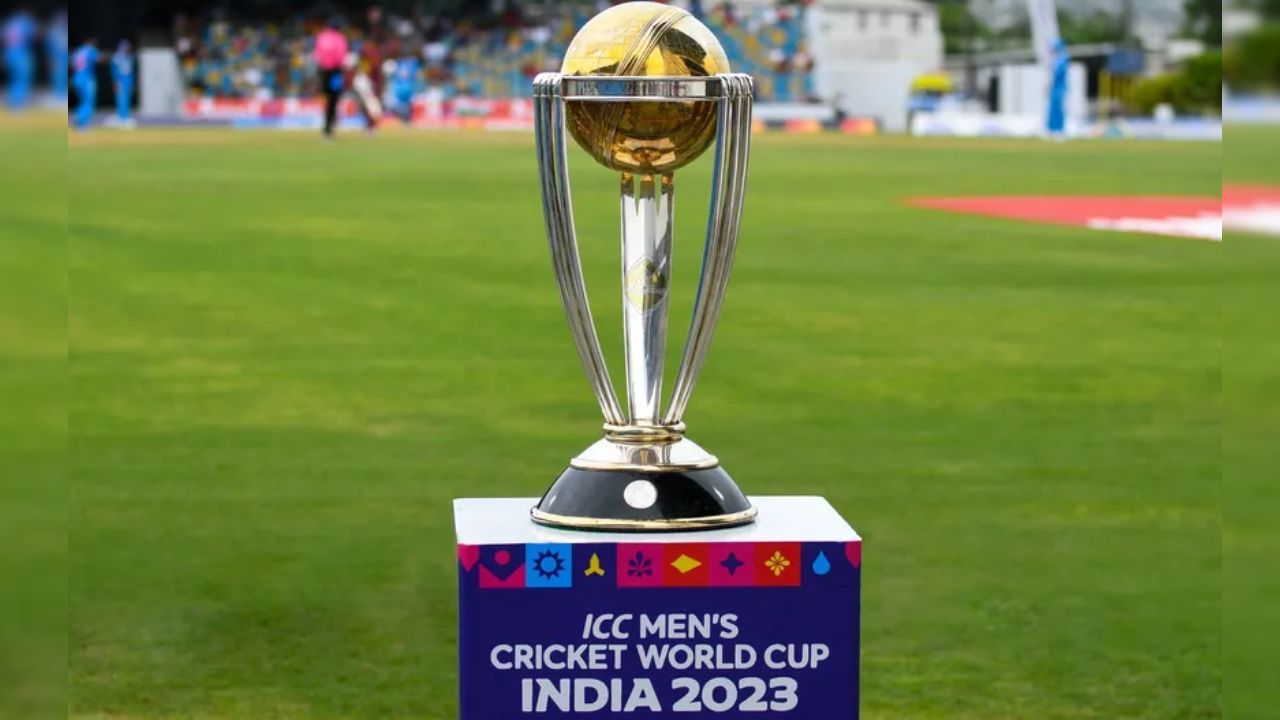 ICC World Cup Trophy: আপনার ঘরেও থাকতে পারে ক্রিকেট বিশ্বকাপ ট্রফি!