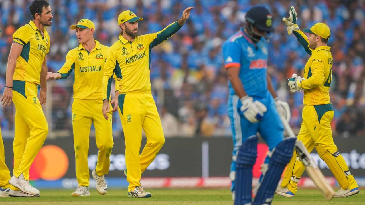 IND vs AUS ICC WC Final: মাত্র ২৪০! মন্থর উইকেটে এই স্কোর নিয়ে জেতা সম্ভব! IND vs AUS ICC WC Final: মাত্র ২৪০! মন্থর উইকেটে এই স্কোর নিয়ে জেতা সম্ভব!