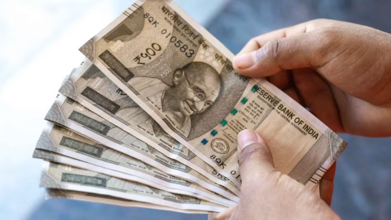 indian-currency-notes-bundle