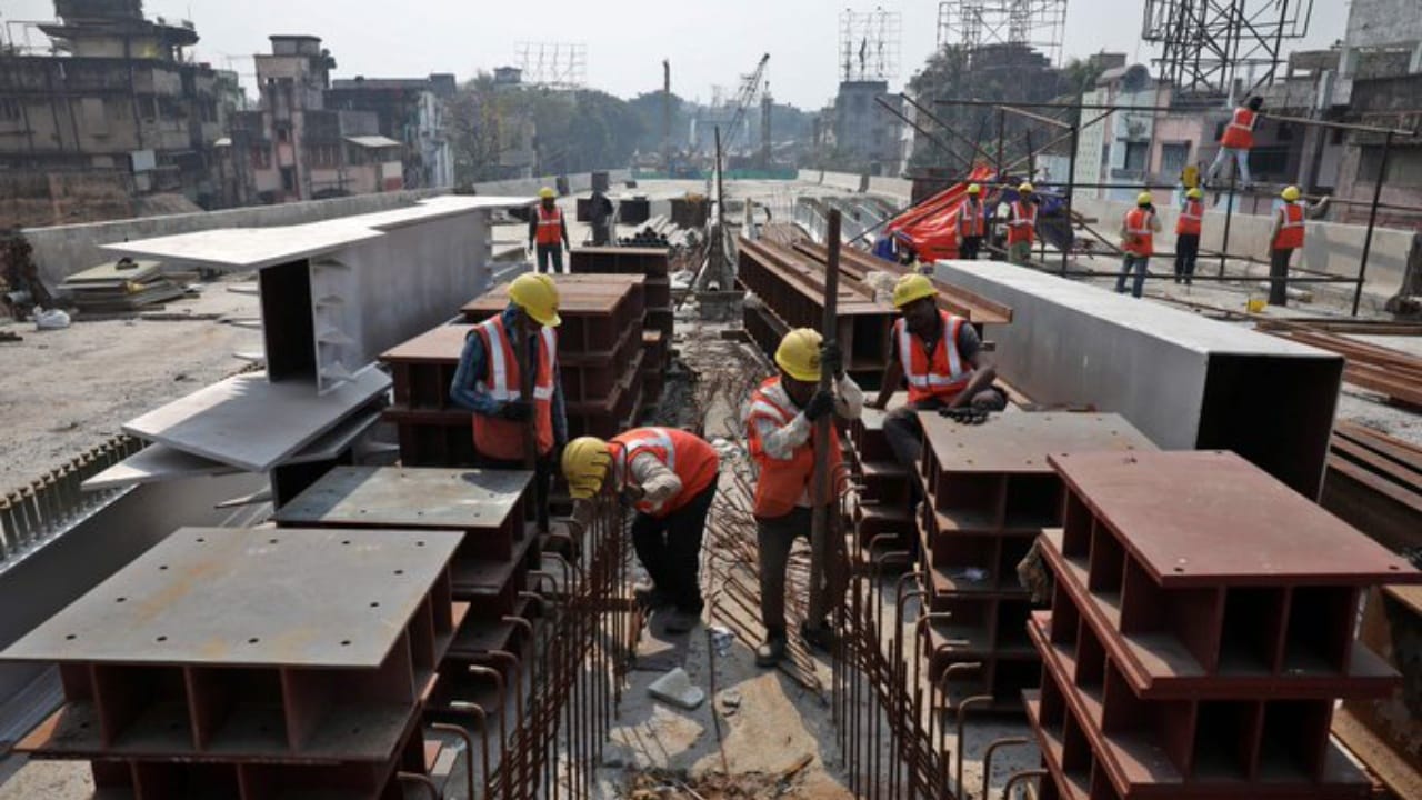 Israel-Hamas War: যুদ্ধে পৌষমাস ভারতীয় নির্মাণকর্মীদের, ইজরায়েলে ১ লক্ষ কর্মসংস্থানের সম্ভাবনা! Israel-Hamas War: যুদ্ধে পৌষমাস ভারতীয় নির্মাণকর্মীদের, ইজরায়েলে ১ লক্ষ কর্মসংস্থানের সম্ভাবনা!