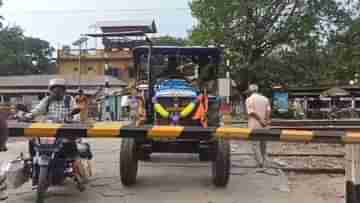 Jalpaiguri Train: একদিকে ট্রেনের হর্ন, অন্যদিকে খোলা রেলগেট, তারপর...